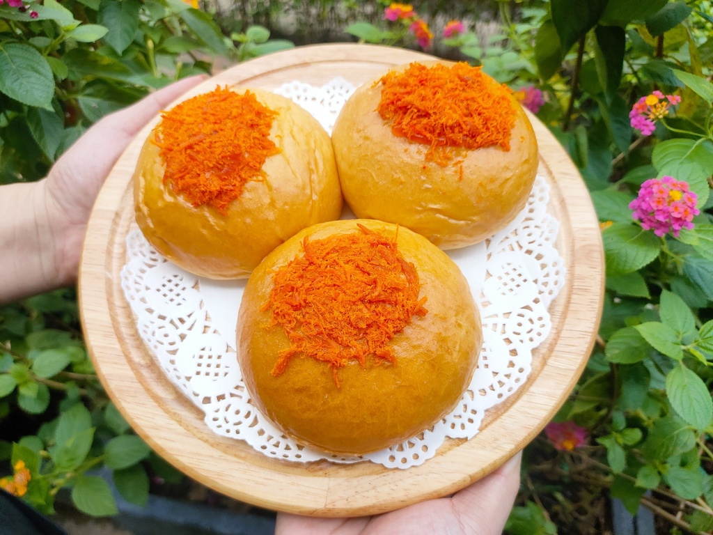 Cheese Lava Bread with Taiwan Shredded Chicken